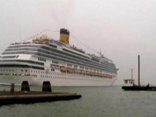 Cruise-liners controversial among Venetian locals