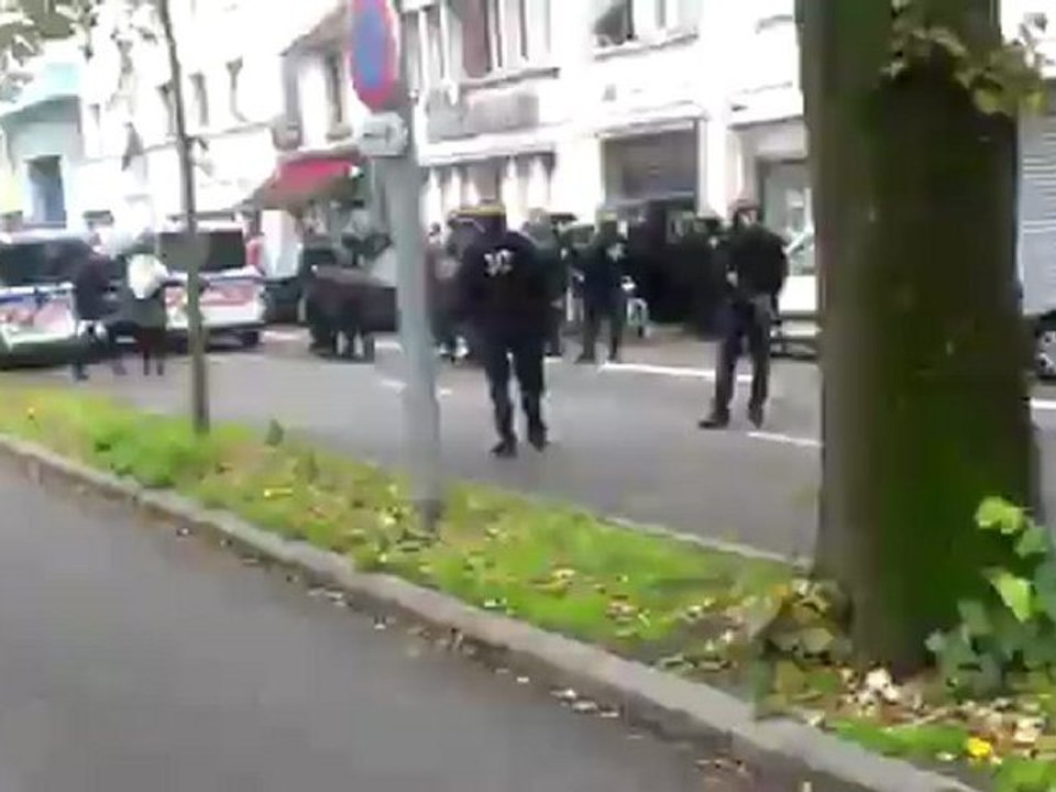 23/10/2012 Expulsion des militants 1 toit pour toutes et tous du foyer Gustave Roch à Nantes