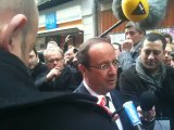 Interwiew de François Hollande pendant sa démbulation dans les rues d'Albi