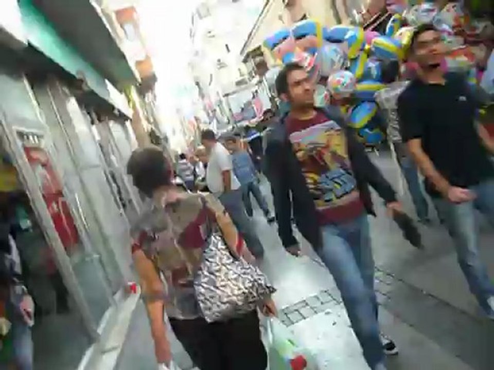 İZMİR'DE GEZİNTİ