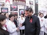 El futuro presidente chino, en la lucha contra el sida