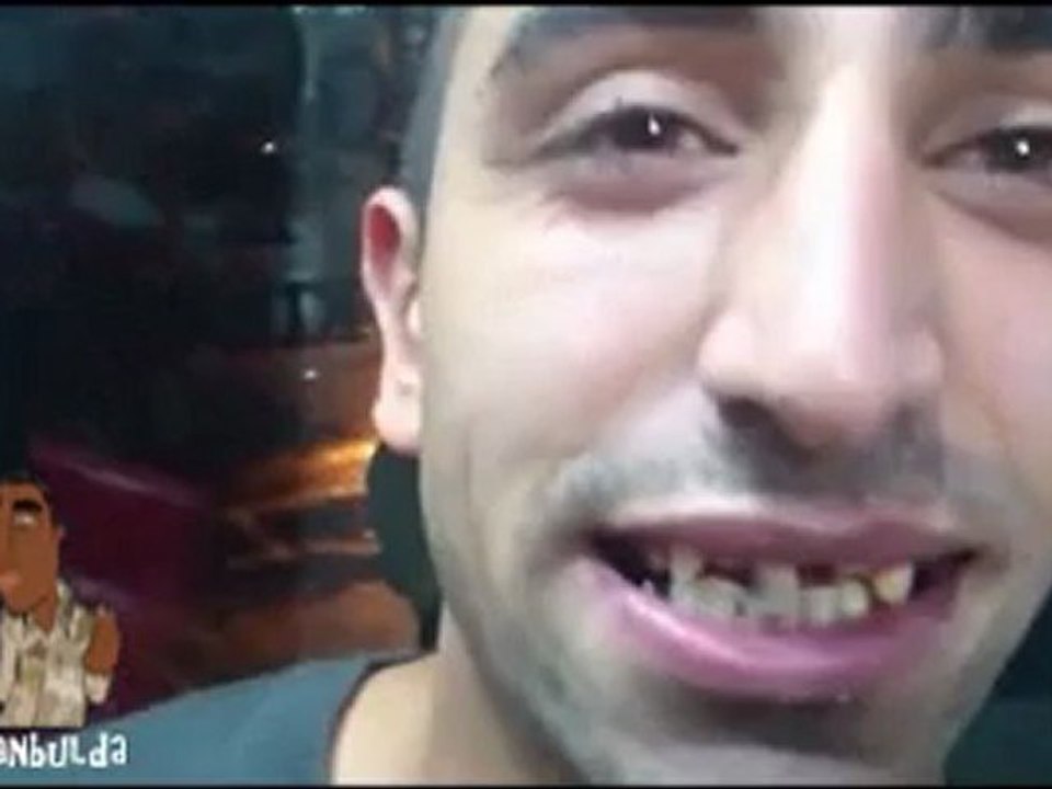 Hayro Hem Sordu Hem Cevapladı - Kızlar Benimle Neden Öpüşmüyor ?