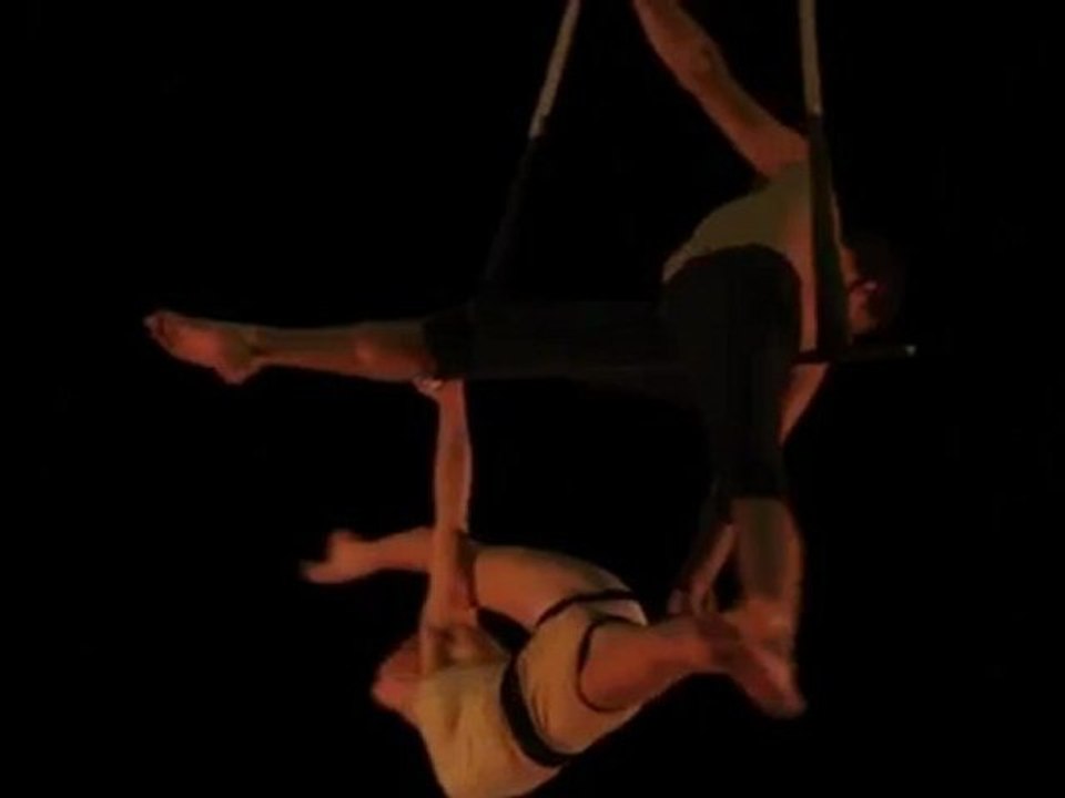 DUO EMOTION-trapeze-presents Art agency Valentino