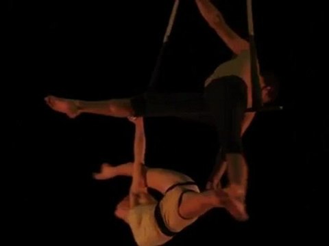 DUO EMOTION-trapeze-presents Art agency Valentino