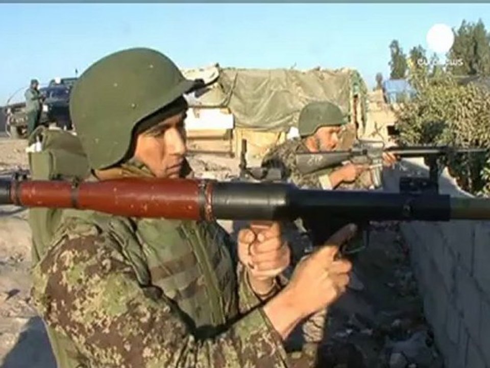 Ataque talibán contra una base militar en Jalal...