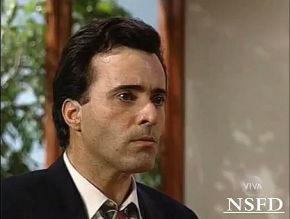 FELICIDADE - Álvaro dá um tapa na cara de Débora