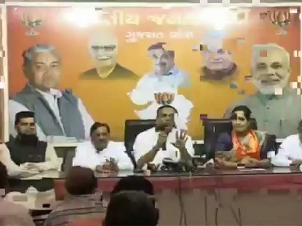 Gujarat Congress's former State spokesperson  " Aashifa Khan joins BJP ".