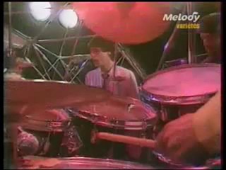 -Daniel Balavoine (1981) chante: ""Lipstick polychrome""