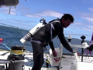 02/12/12 - Jean Le Cam à la sortie de l'eau