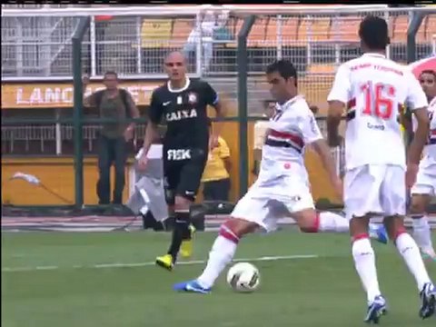 São Paulo derrota com reservas o time principal do Corinthians no Pacaembu