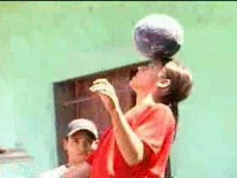 Pub NIKE breakdance football