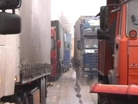 Trucks stuck for days on Russian highway