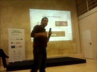 José J. Cerpa durante la Presentación del Modelo de Negocio en el StartUp Weekend de Gran Canaria