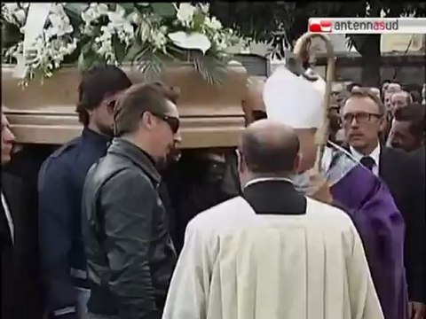 TG 01.12.12 Funerali operaio Ilva, Monsignor Santoro: Tutto sembra contro di noi