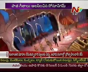 Bollywood Bigwigs at People's Choice Awards 2012 - 02