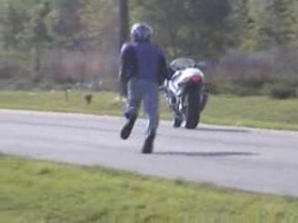 [Moto] Suzuki GSXR 600 Stunt Crash