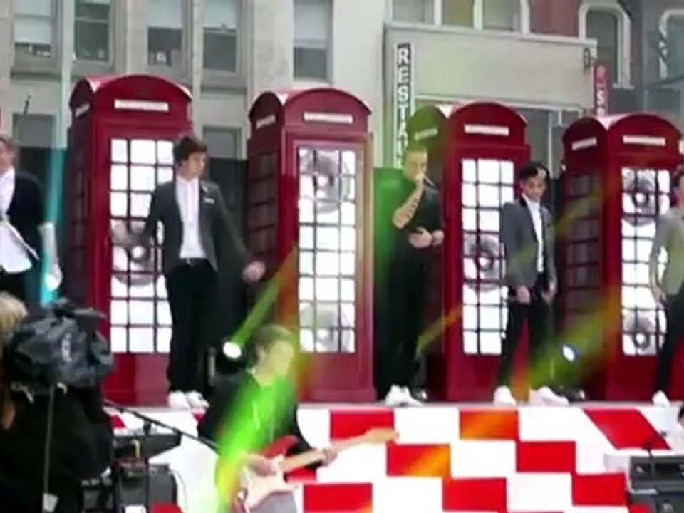 Back Together! Liam Payne And Danielle Peazer Hold Hands in New York