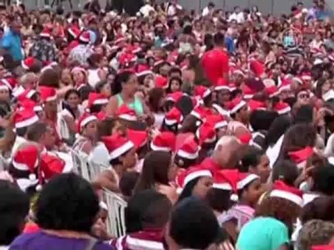 «Самая большая в мире плавучая ёлочка, гори!»