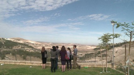 Israel plans new settlements in controversial zone