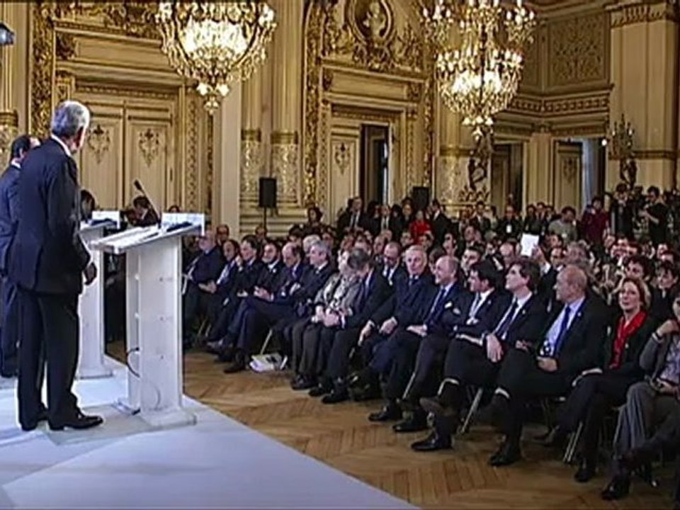 Hollande maintient son objectif d'inverser la courbe du chômage