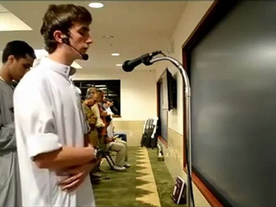 ‫شاب امريكي صوته نسخه من الشيخ ماهر المعيقلي‬