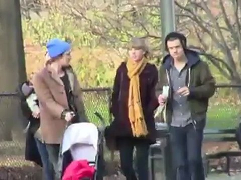Taylor Swift & Harry Styles Go On Stroll