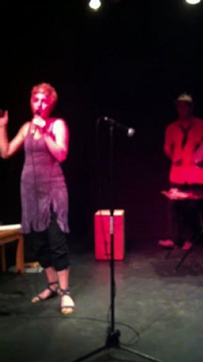 lossa moelle au chapeau rouge...scène ouverte juillet 2012 Festival d'Avignon