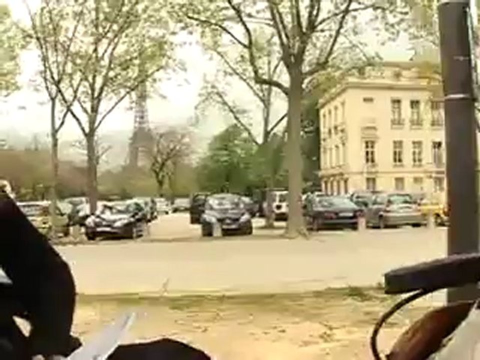 2009.04.16_France_AFP_Wagonnette