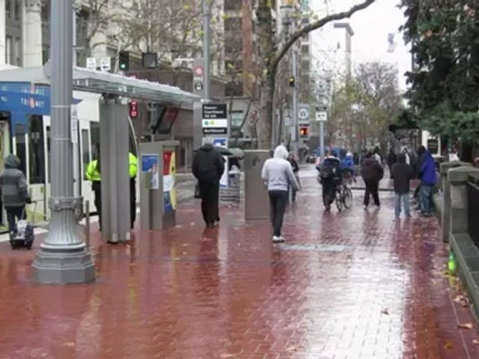 Gandalf Playing Bagpipes and Riding a Unicycle in Portland - The Unipiper