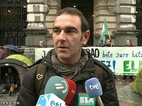 Acampada ante Diputación vizcaína contra los recortes