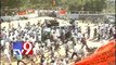 Police lathicharge students protesting Sharmila's padayatra
