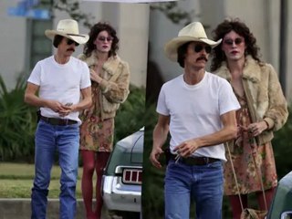 Jared Leto montre combien il a perdu de poids sur le plateau avec Matthew McConaughey