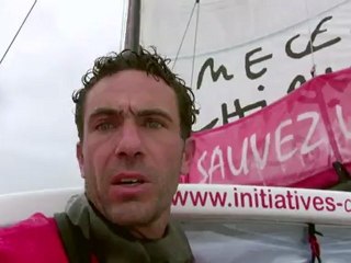 Tanguy de Lamotte évite un chavirage sur Initiatives Coeur - Vendée Globe 2012 2013