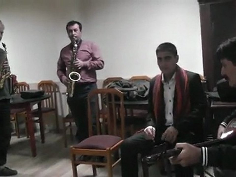 Uzun İnce Bir Yoldayım. Sipsi-saksafon-Saz-ve Enver Çatal -Üçlü koalisyon