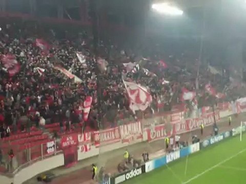 Πανηγυρισμοί στο Γεώργιος Καραϊσκάκης μετά την ισοφάριση σε 1-1 κόντρα στην Άρσεναλ