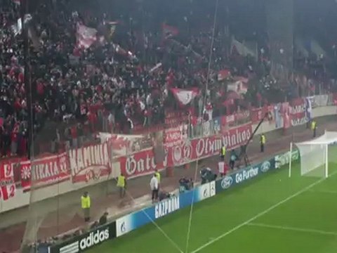 Πανηγυρισμοί στο Γεώργιος Καραϊσκάκης μετά το 2-1 κόντρα στην Άρσεναλ