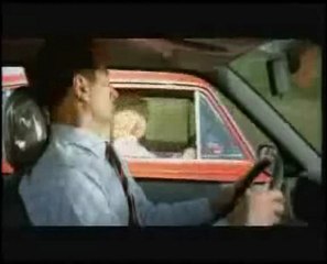 Yaşlı Kadının Başka Sürücüye Yaptığı Direksiyon Şakası