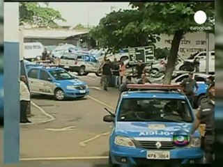59 policías brasileños detenidos en una redada...