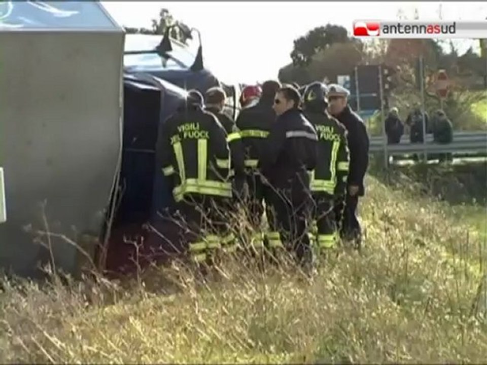 TG 30.12.11 Un morto e cinque feriti in incidente ad Altamura