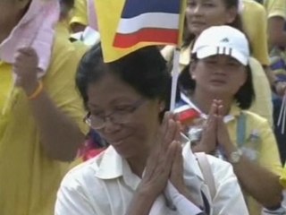 Thousands celebrate Thai King's birthday