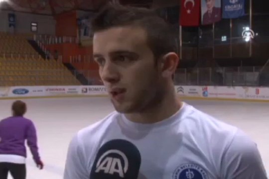 Kantinde tanıştı, madalyaları topladı