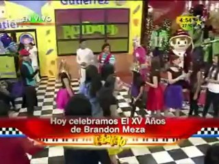 Brandon baila Vals con Estrellita del Mar.