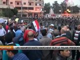 Les manifestants marchent sur le palais présidentiel
