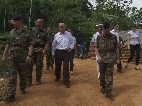 Jean-Yves le Drian en déplacement en Guyane