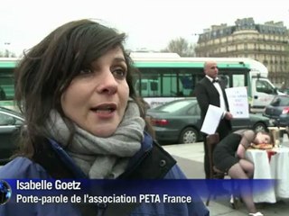 Une femme "gavée comme une oie" pour dénoncer la cruauté du foie
