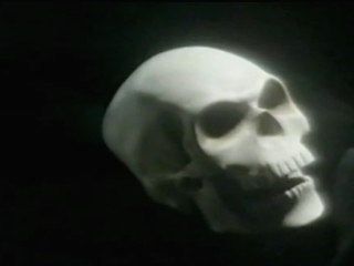 Hamlet plays football with a skull: true Shakespeare !