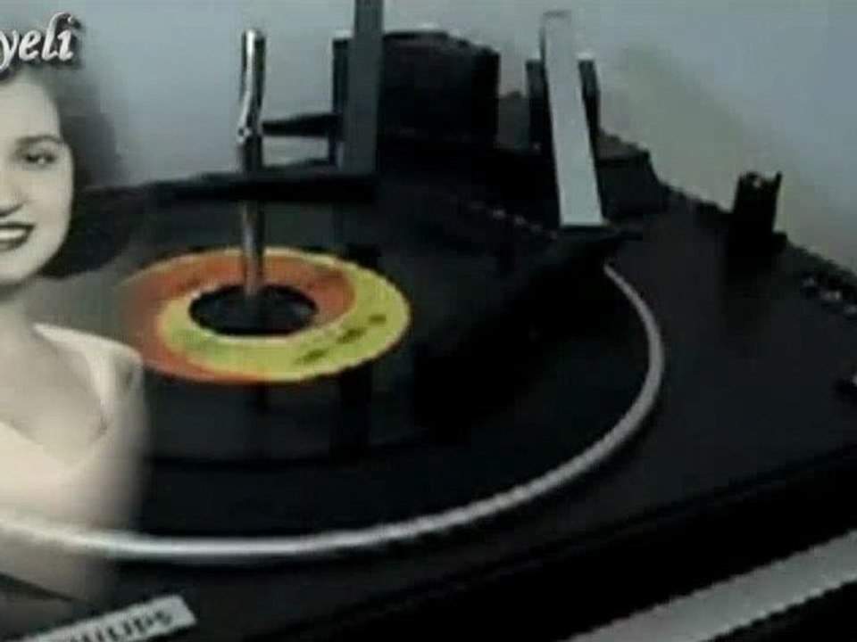 Ayla Büyükataman ♪♪♪ Bir Gülle Benim Gönlümü Gülzara Çevirsen