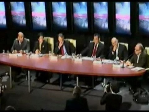 Stephen Roach Says Global Economy 'Anemic at Best'