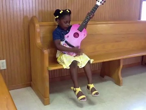 Lil Zuri Eve Singing And playing on the Guitar This Little Light of Mine. I love it Zuri! This is PRICELESS!