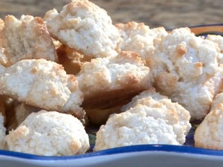 How To Make Almond Macaroons